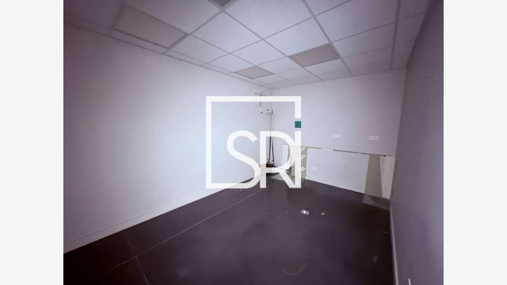 Local commercial 1238m² à louer à Clermont Ferrand