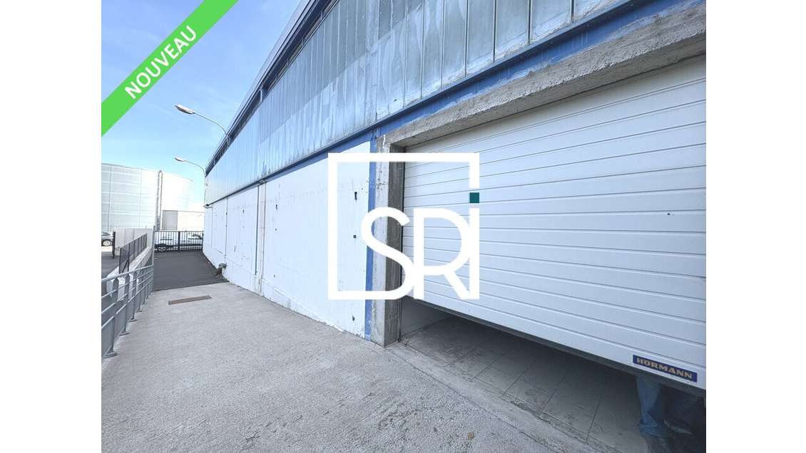 Local commercial 954m² à louer Clermont le Brézet