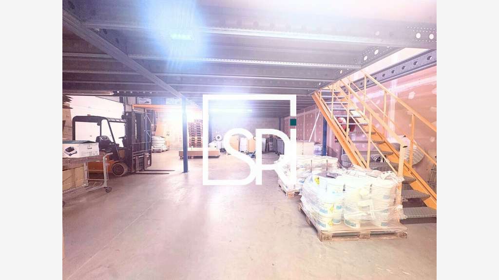 Local commercial 850m² à louer à Clermont Ferrand