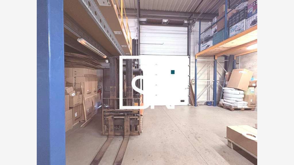 Local commercial 850m² à louer à Clermont Ferrand