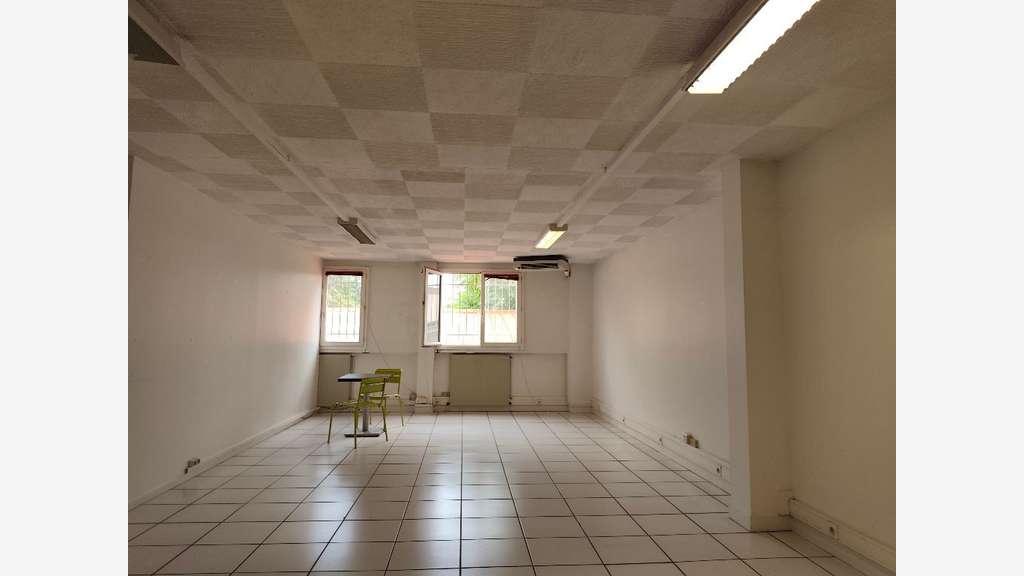 A louer local de 350m² à Clermont-Ferrand Pardieu