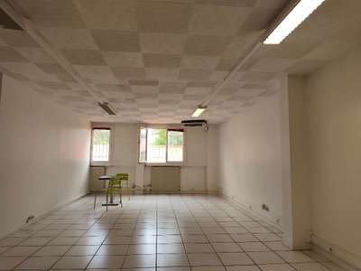 CLERMONT-FERRAND PARDIEU A LOUER LOCAL 350 M²