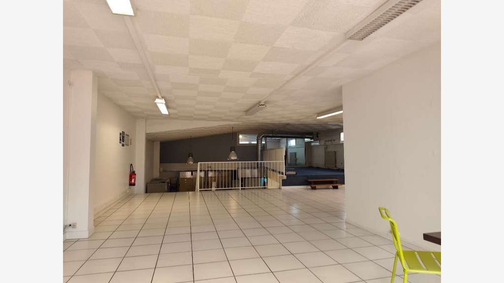 A louer local de 350m² à Clermont-Ferrand Pardieu