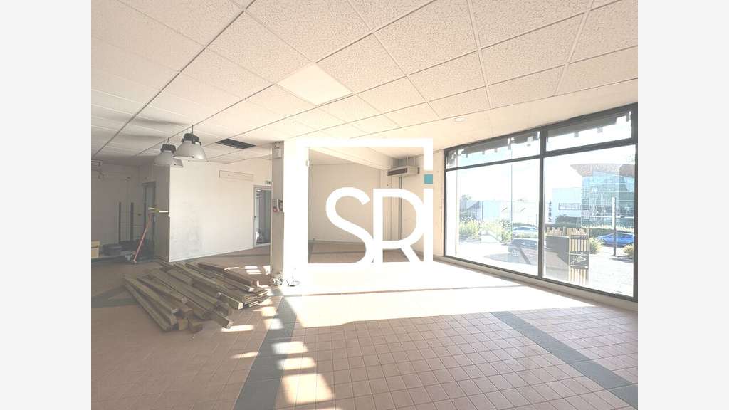 Local commercial 374m² à louer à Clermont-Ferrand