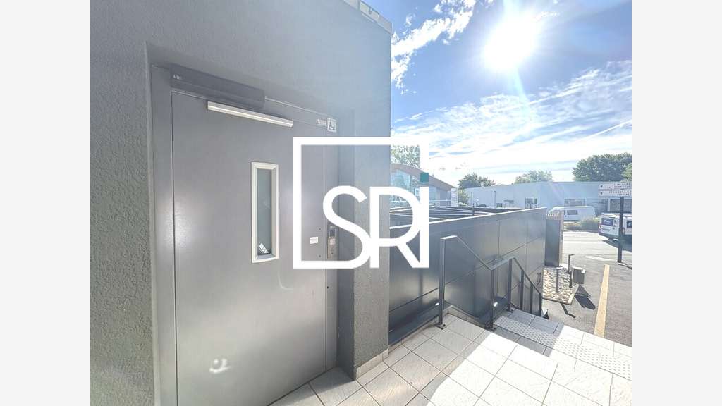 Local commercial 374m² à louer à Clermont-Ferrand