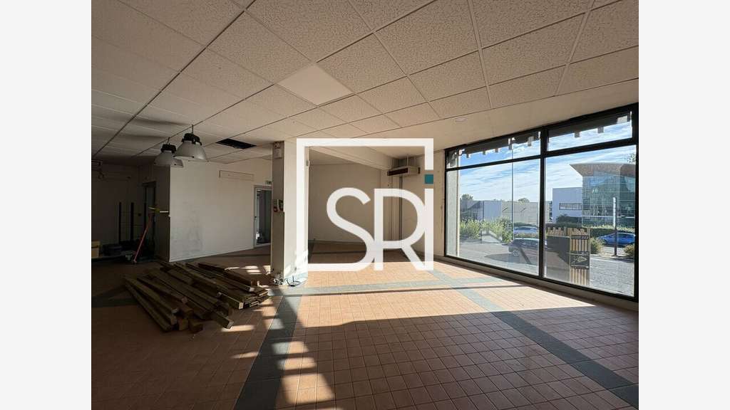 Local commercial 374m² à louer à Clermont-Ferrand