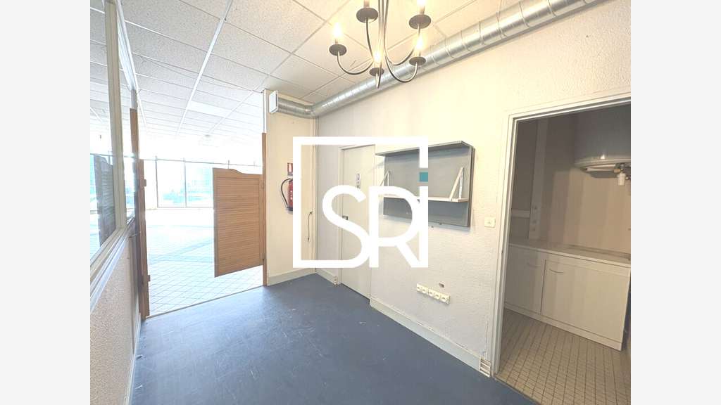 Local commercial 374m² à louer à Clermont-Ferrand