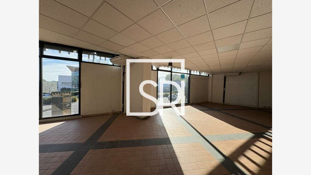 Local commercial 374m² à louer à Clermont-Ferrand