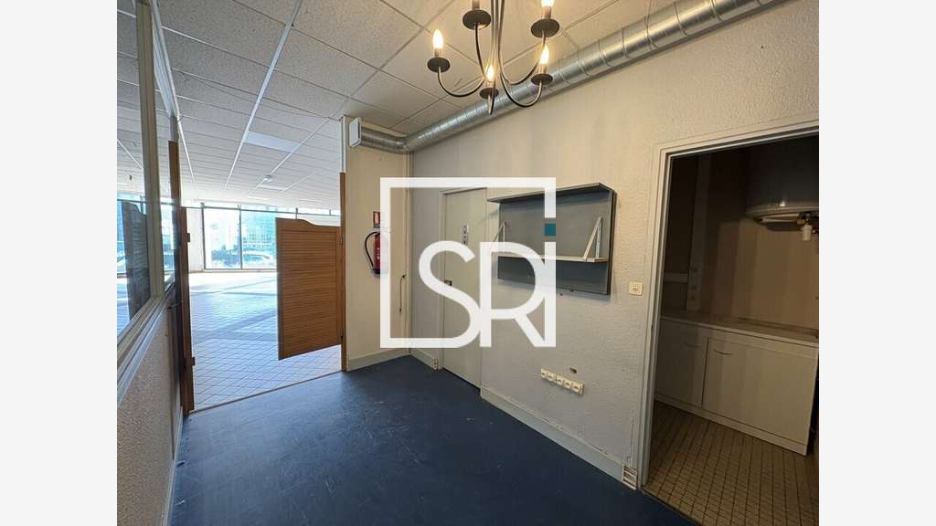 Local commercial 374m² à louer à Clermont-Ferrand