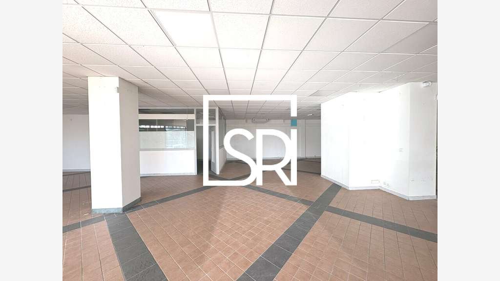Local commercial 374m² à louer à Clermont-Ferrand