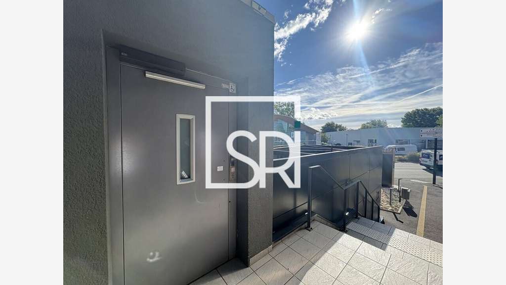 Local commercial 374m² à louer à Clermont-Ferrand