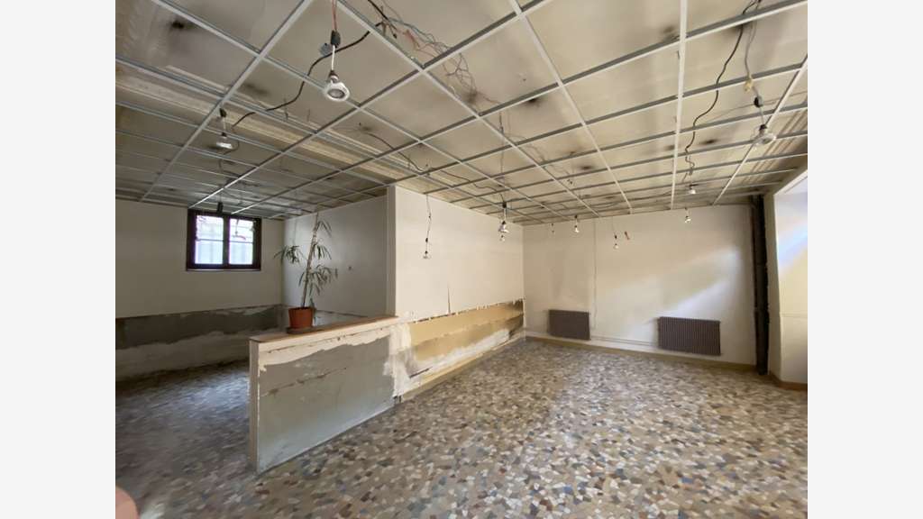 A louer local commercial 124m² à Clichy 