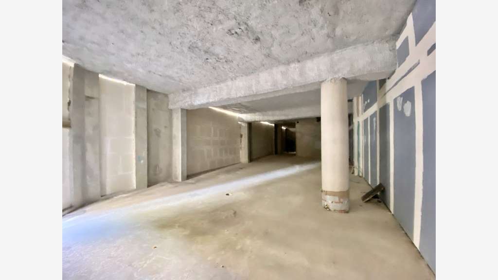 A louer local angle 162m² à Clichy Porte de Paris