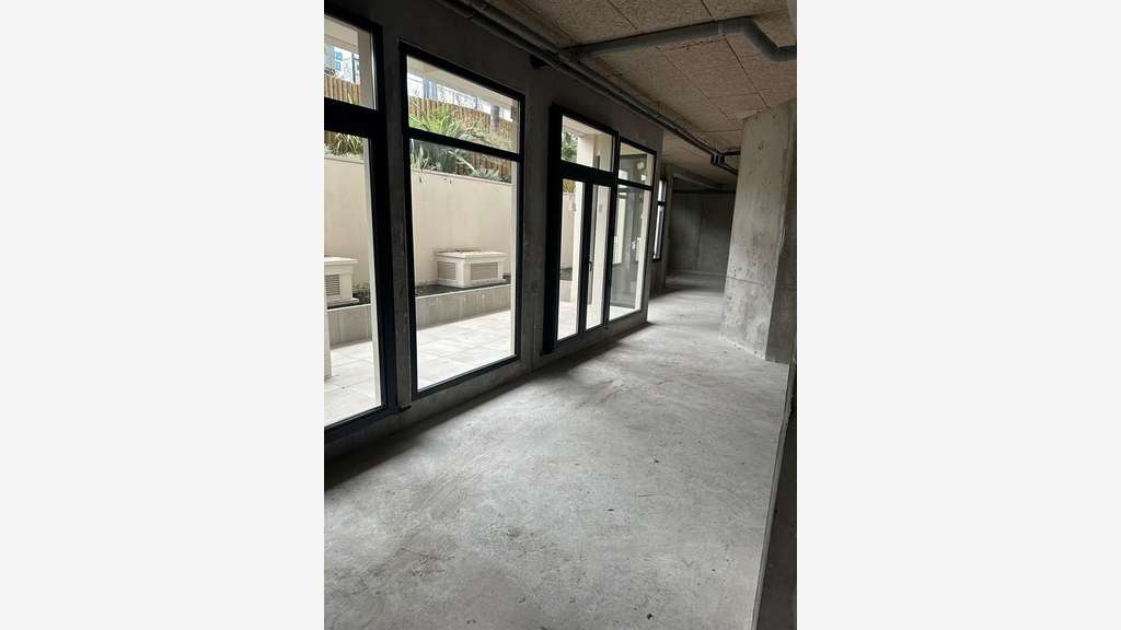 A louer local commercial 168m² empl N°1 à Clichy