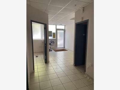 LOCAL COMMERCIAL 69 M² Hopital Beaujon