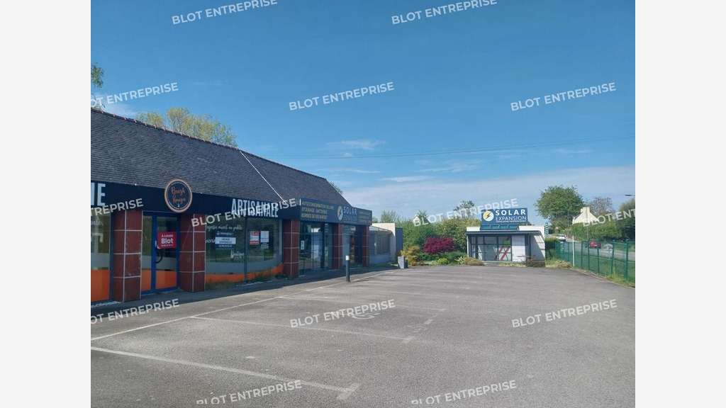 A louer local commercial 325m² à Clohars-Fouesnant