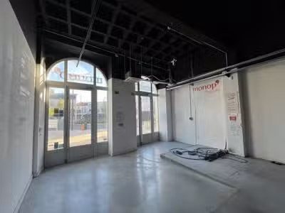 Local commercial de 529m² à louer à Cognac