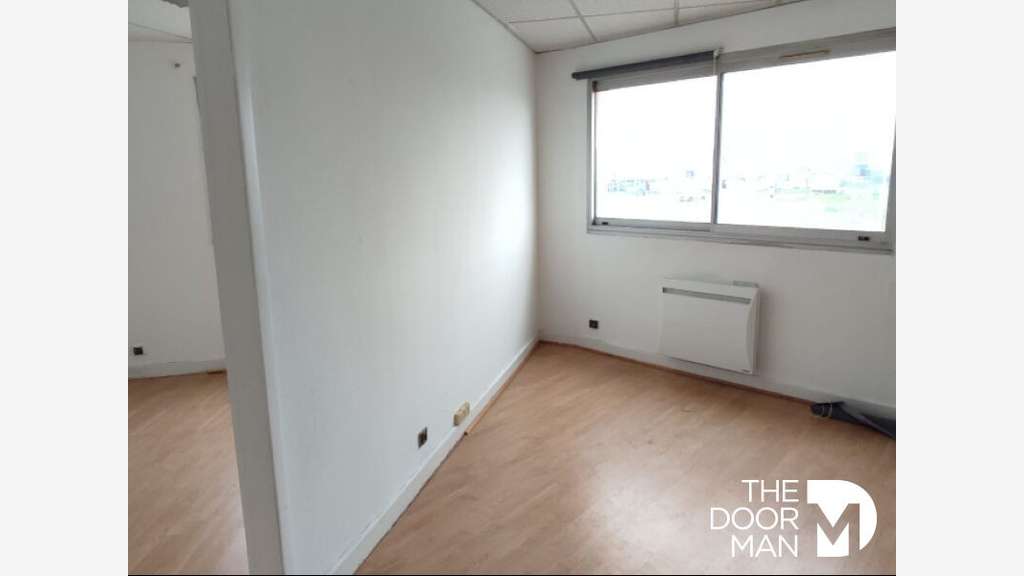 A louer bureau 23m² R+1 à Coignières