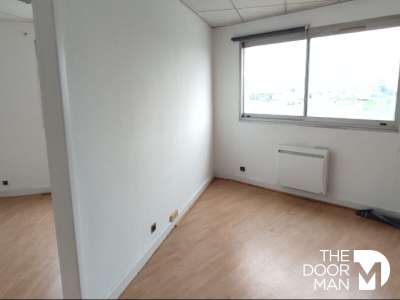 A louer bureau 23m² R+1 à Coignières