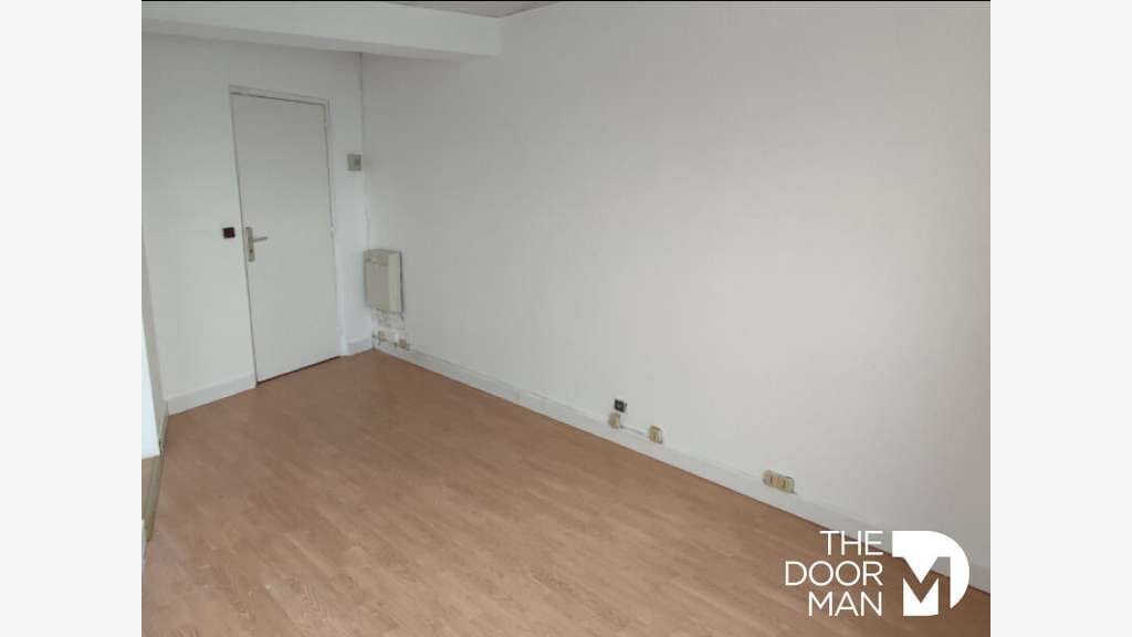 A louer bureau 23m² R+1 à Coignières