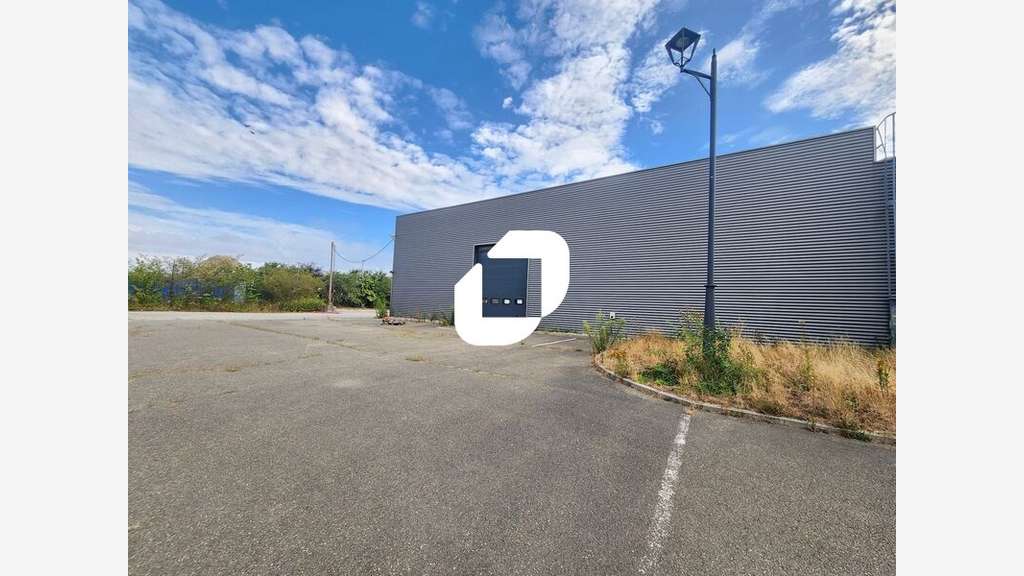 A louer Local commercial 1304m² Coignieres