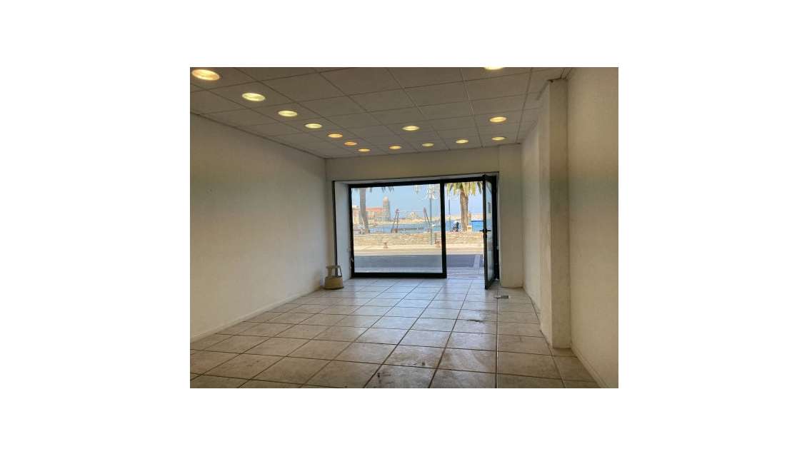 A louer local 45m² empl N°1 face mer à Collioure