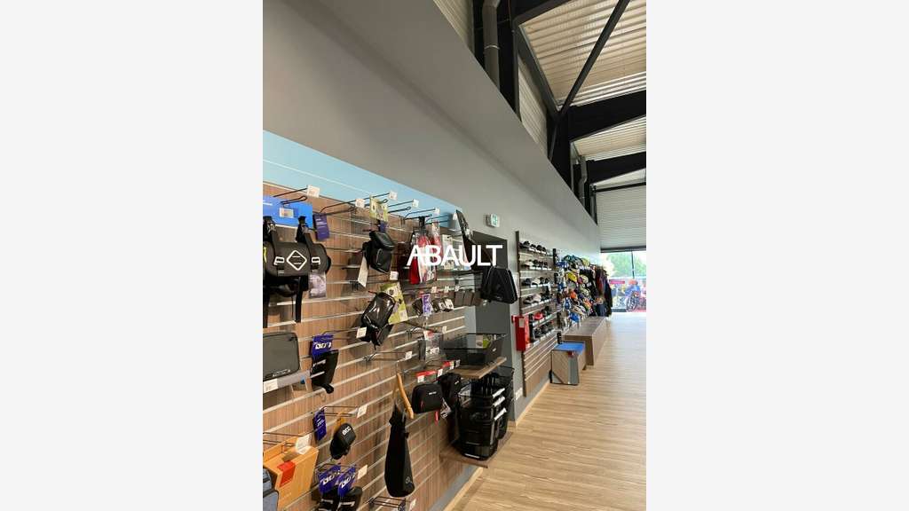 A louer local commercial 500m² Colomiers Perget