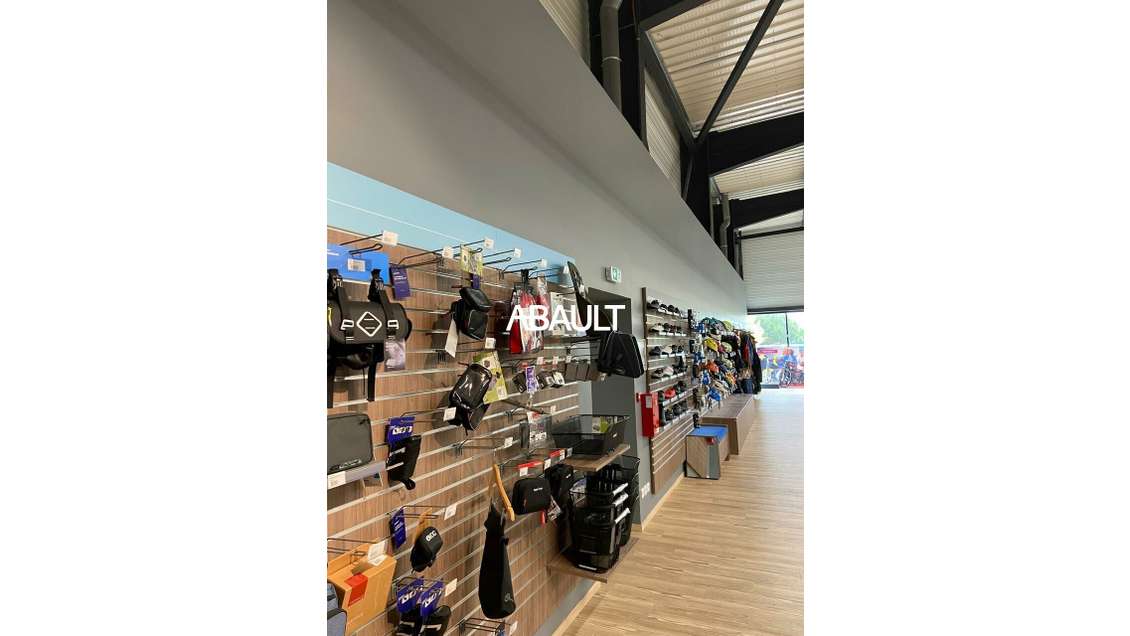 A louer local commercial 500m² Colomiers Perget