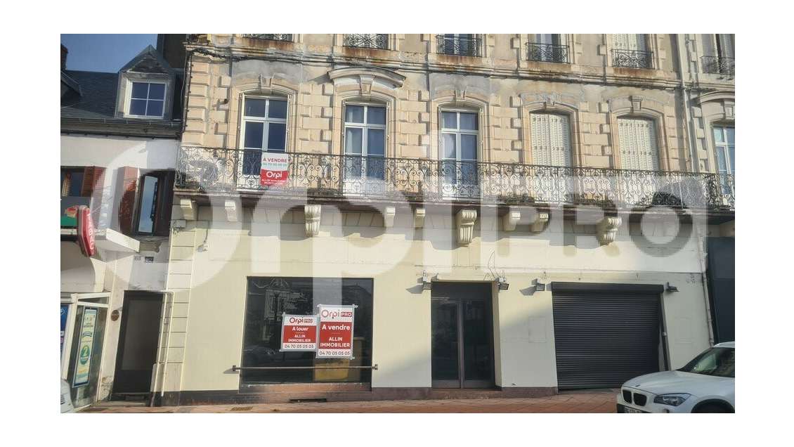 Local commercial 464m² à louer empl N°1 Commentry