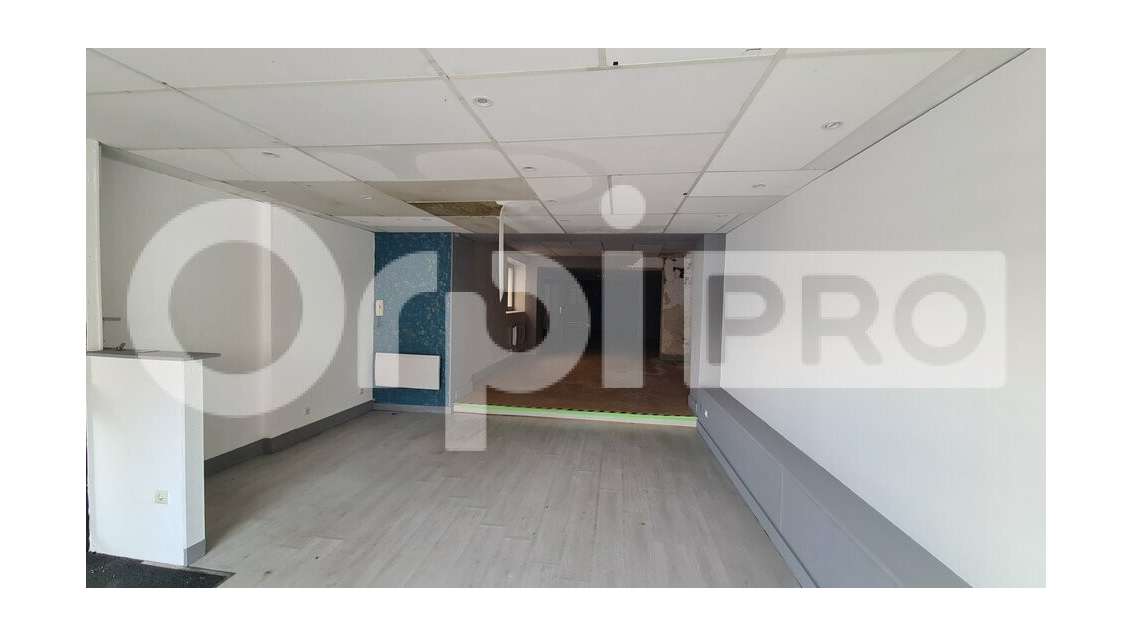 Local commercial 170m² à louer à Commentry centre