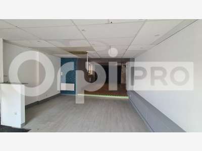 Local commercial 170m² à louer à Commentry centre