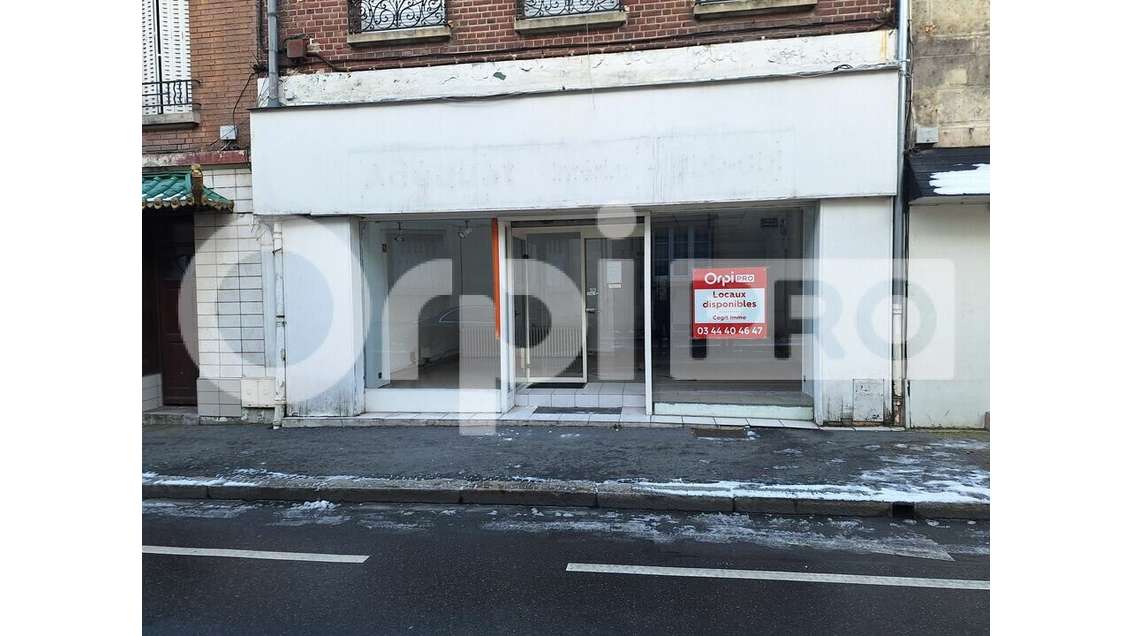 A louer local commercial avec vitrines à Compiègne