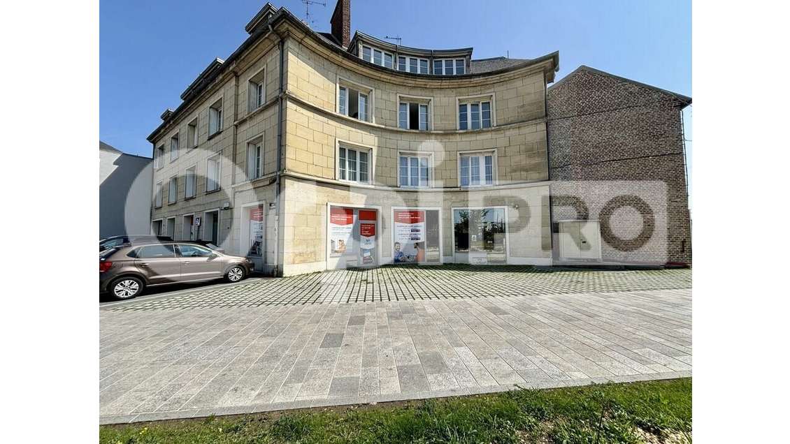 A louer local commercial 125m² en angle Compiègne