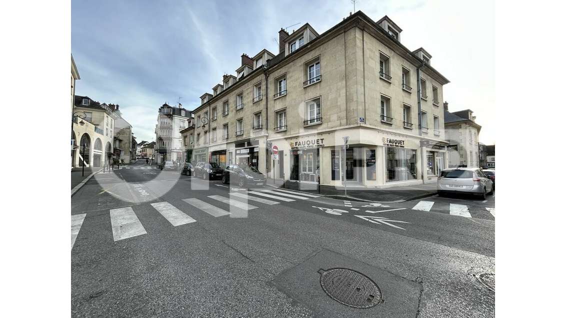 A louer local angle de rue 60m² à Compiègne centre