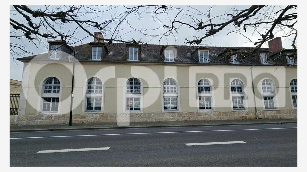 A louer local 344m² ancien état major Compiègne