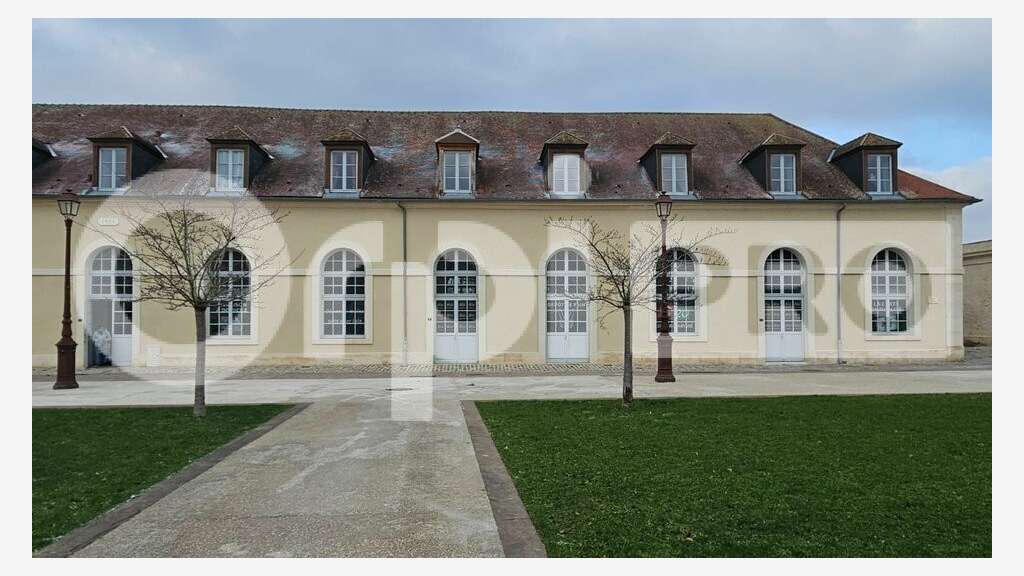 A louer local 344m² ancien état major Compiègne