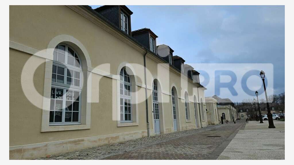 A louer local 344m² ancien état major Compiègne