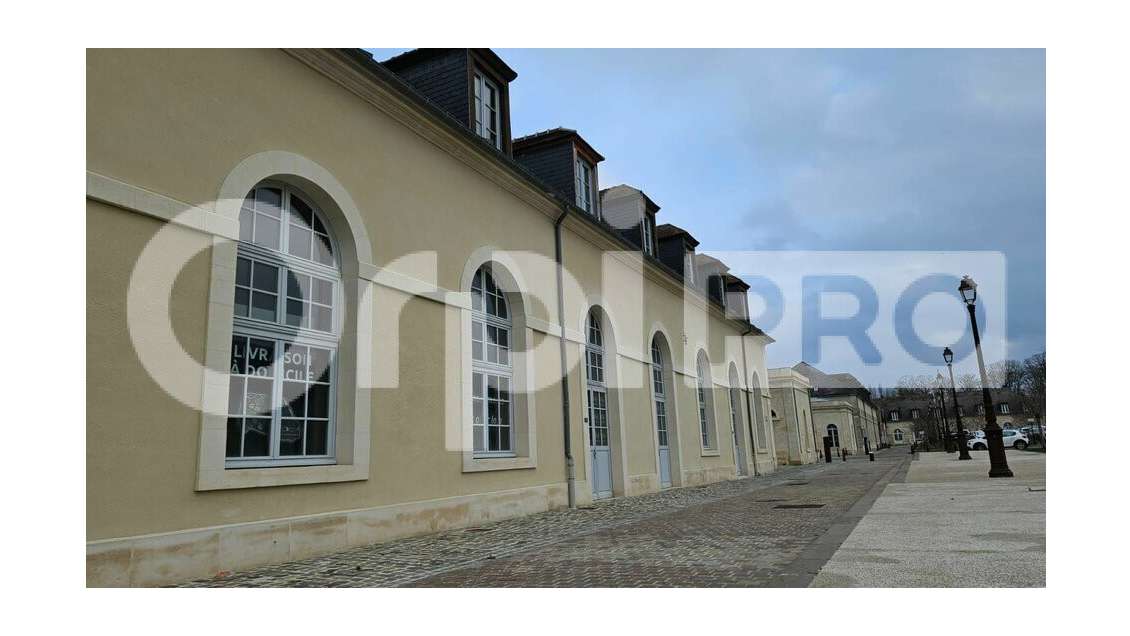A louer local 344m² ancien état major Compiègne
