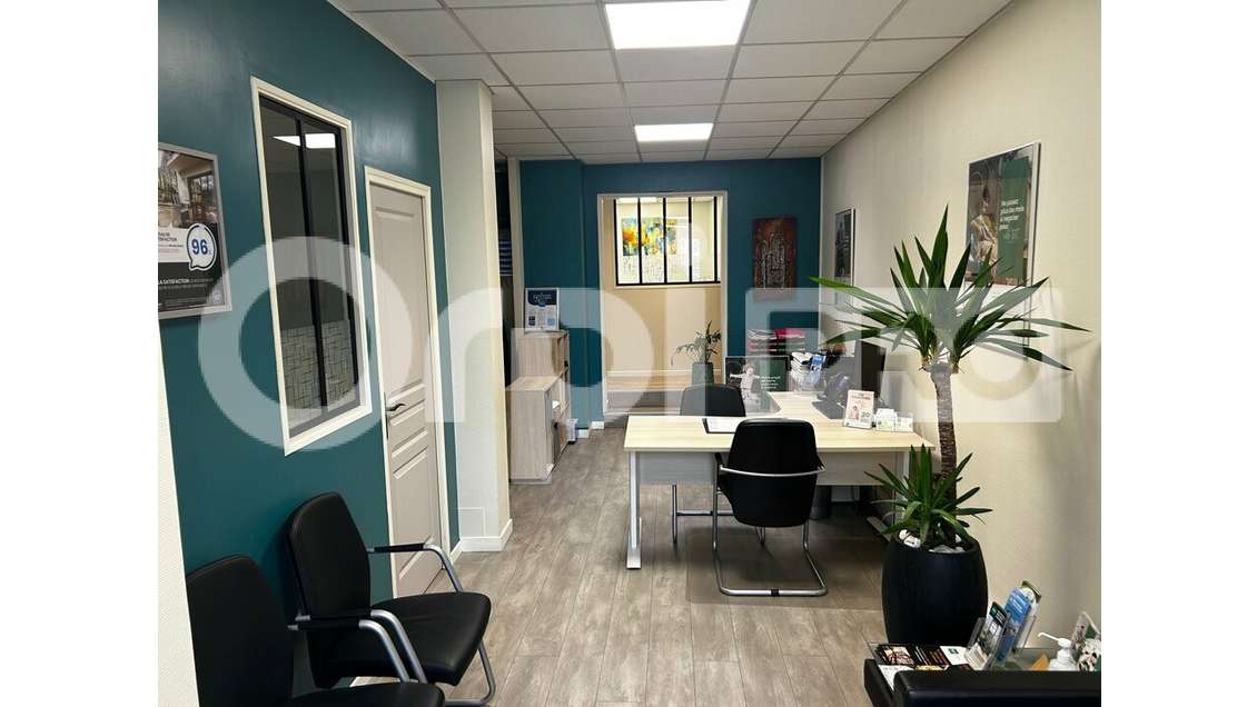 A louer local commercial 81m² à Compiègne centre