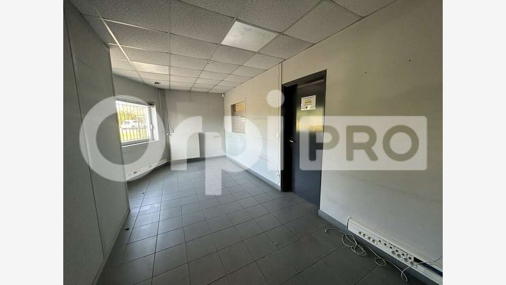 A louer local commercial-showroom 239m² Compiègne