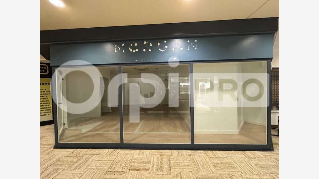 COMPIEGNE - CENTRE VILLE - LOCAL COMMERCIAL 42M²