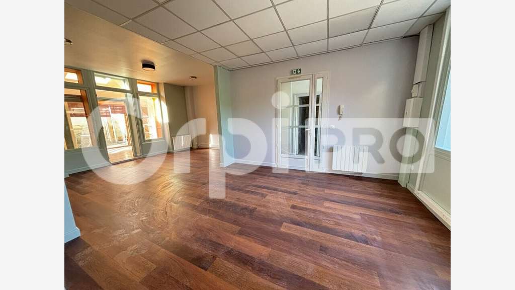 COMPIEGNE - A LOUER BUREAUX 68 M²