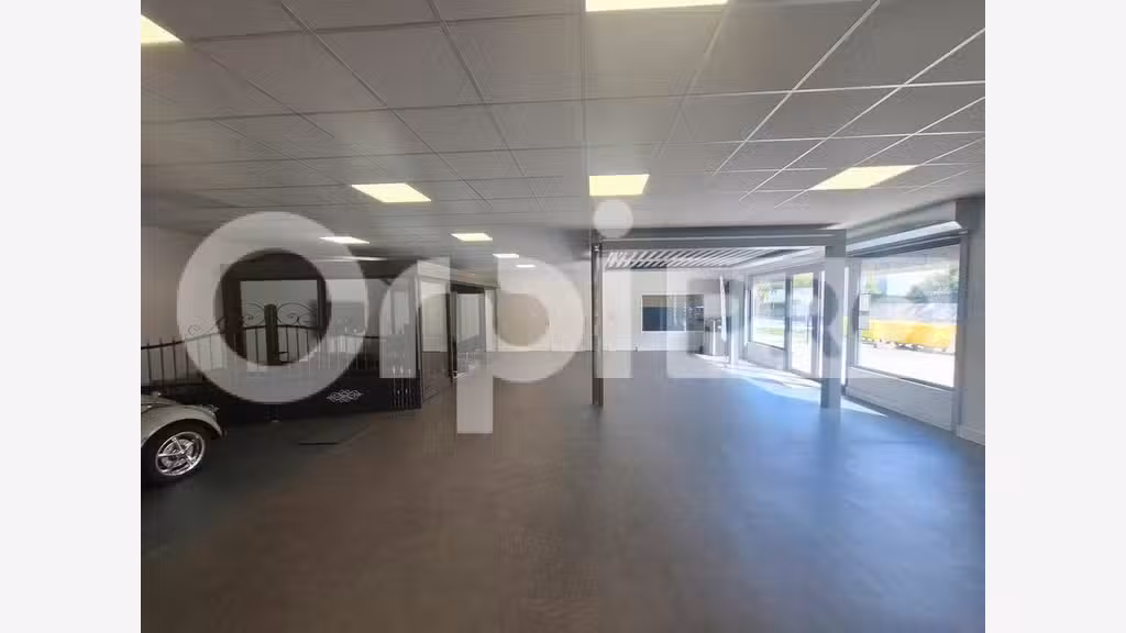 A louer local commercial de 235m² à Compiègne