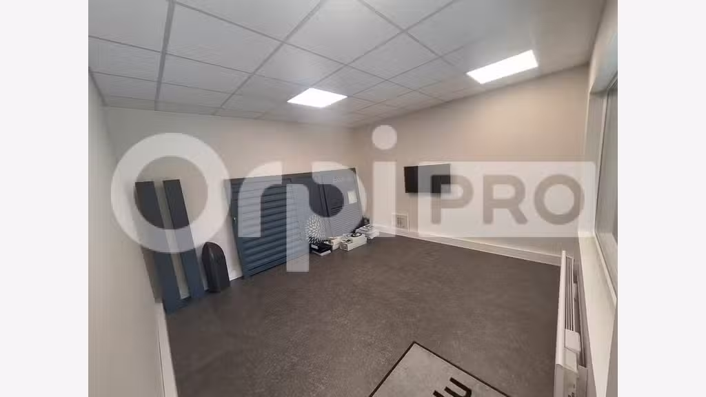 A louer local commercial de 235m² à Compiègne