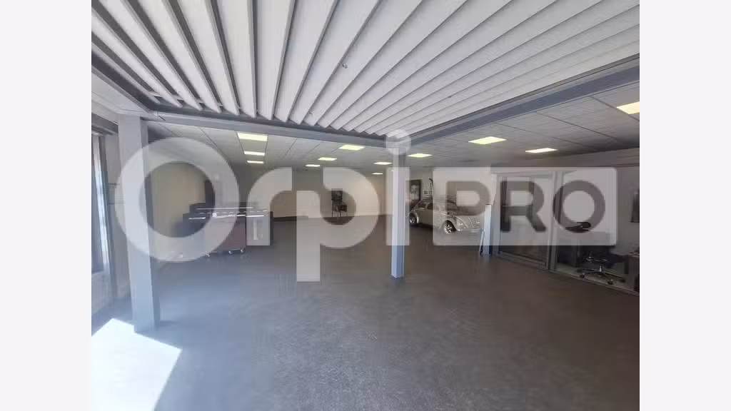 A louer local commercial de 235m² à Compiègne
