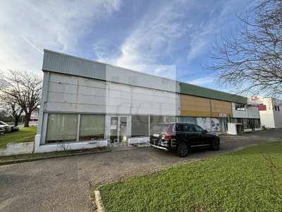 A louer local commercial 200m² empl strat. Corbas 