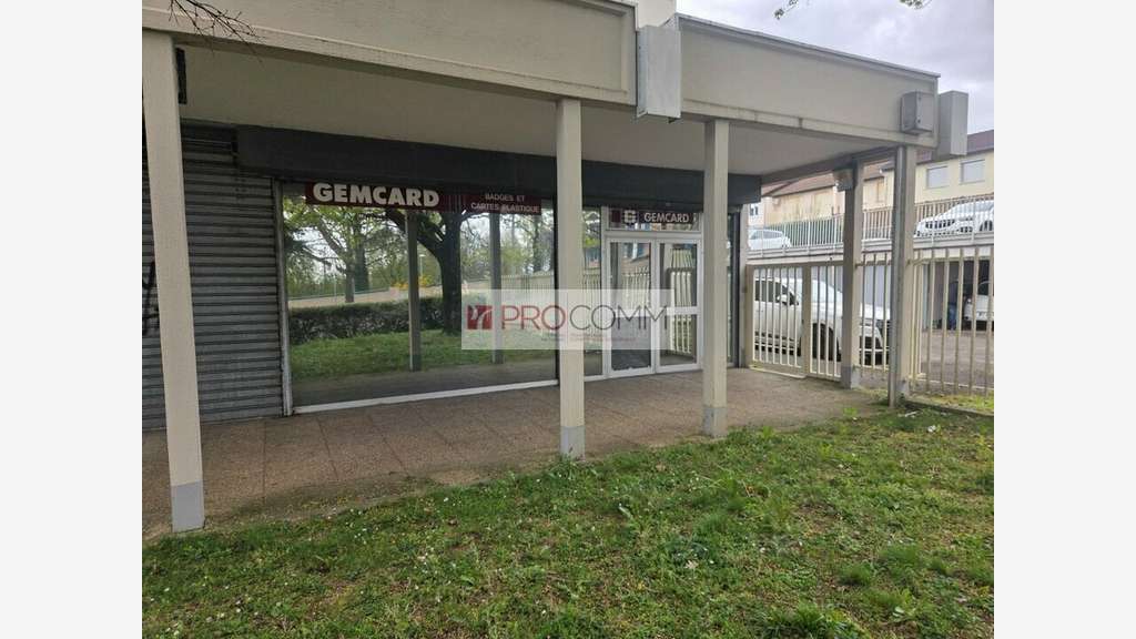 Local commercial 102m² à louer à Corbas centre