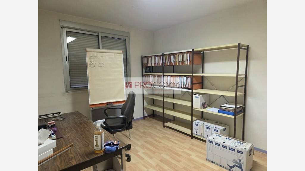 Local commercial 102m² à louer à Corbas centre