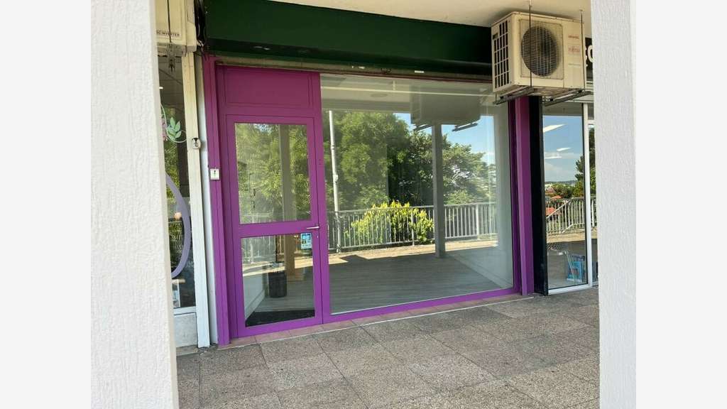 Boutique de 65m² à louer en centre ville Corbas