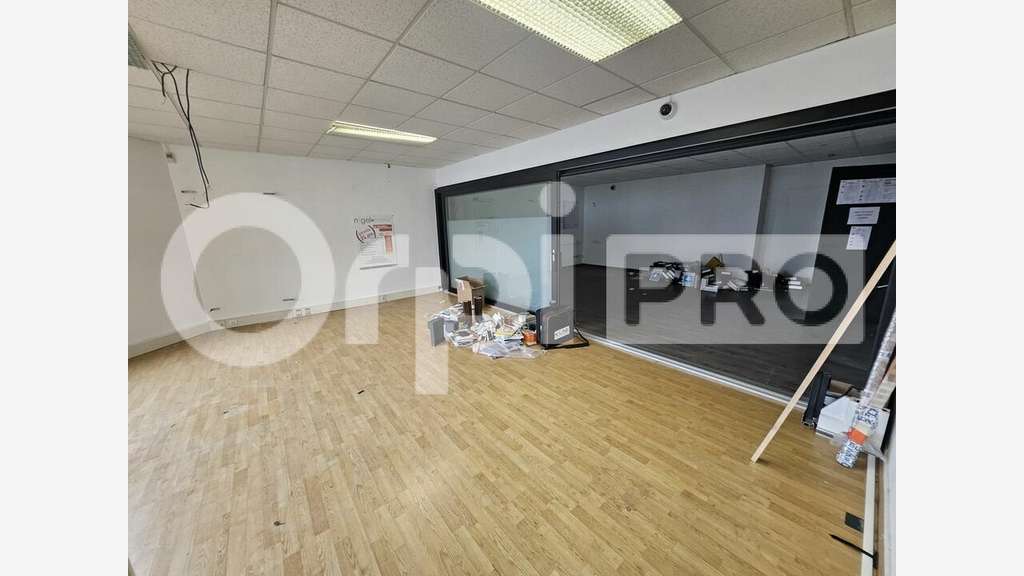 Local commercial 340m² à louer à Cormontreuil 